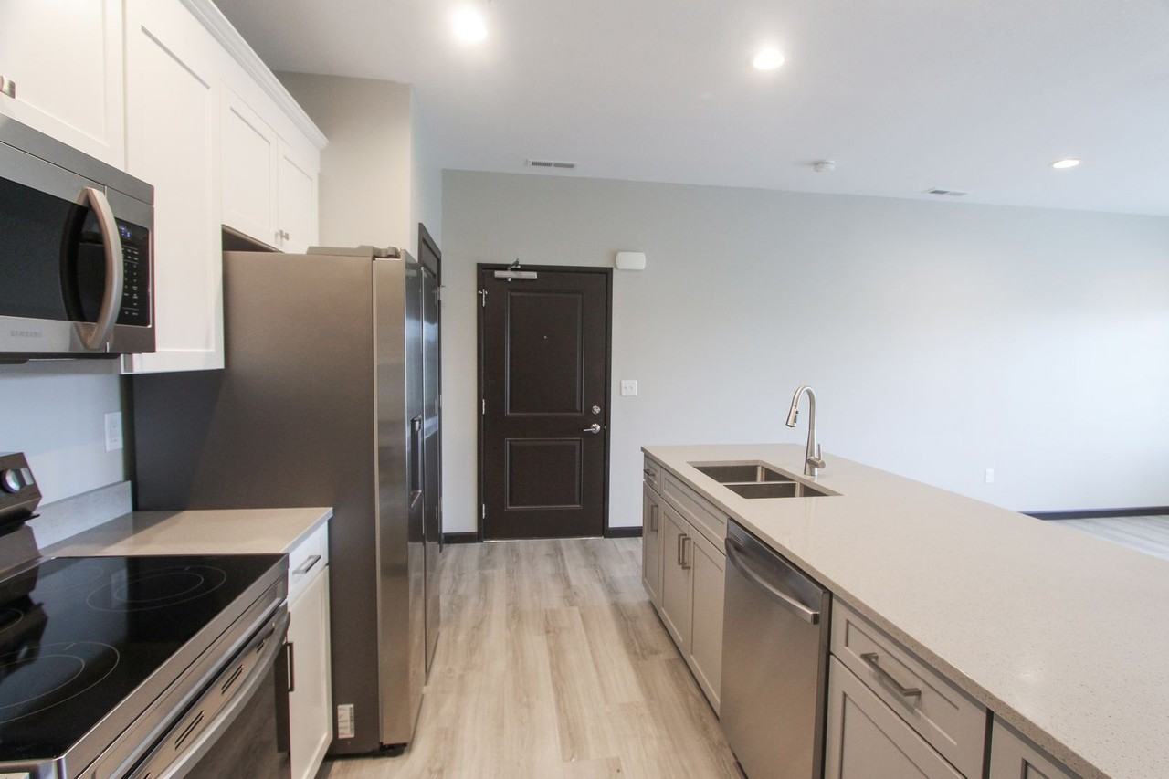 2000 Legacy Ln #108 - Photo 4 of 34