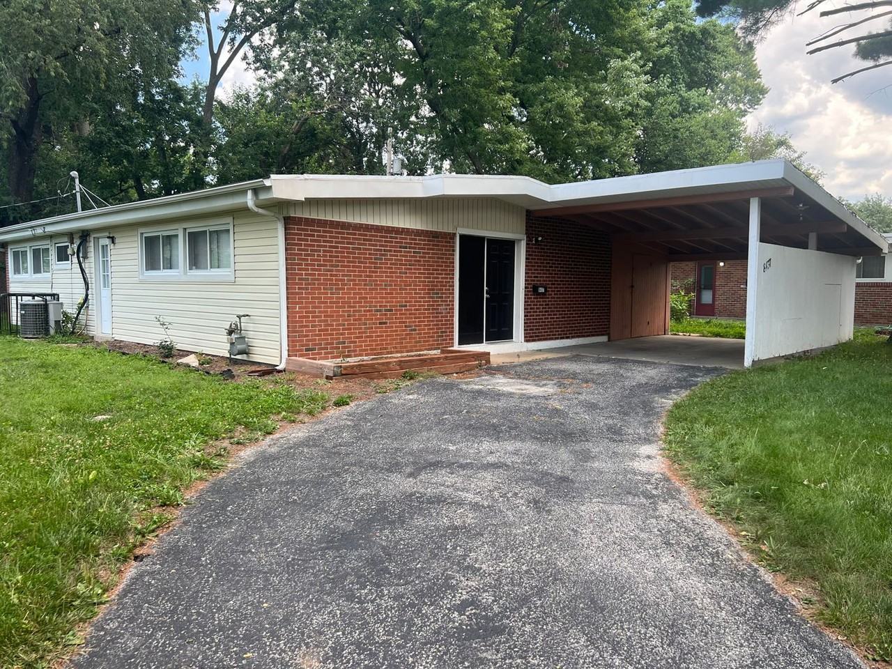 8437 January Ave - Photo 2 of 10