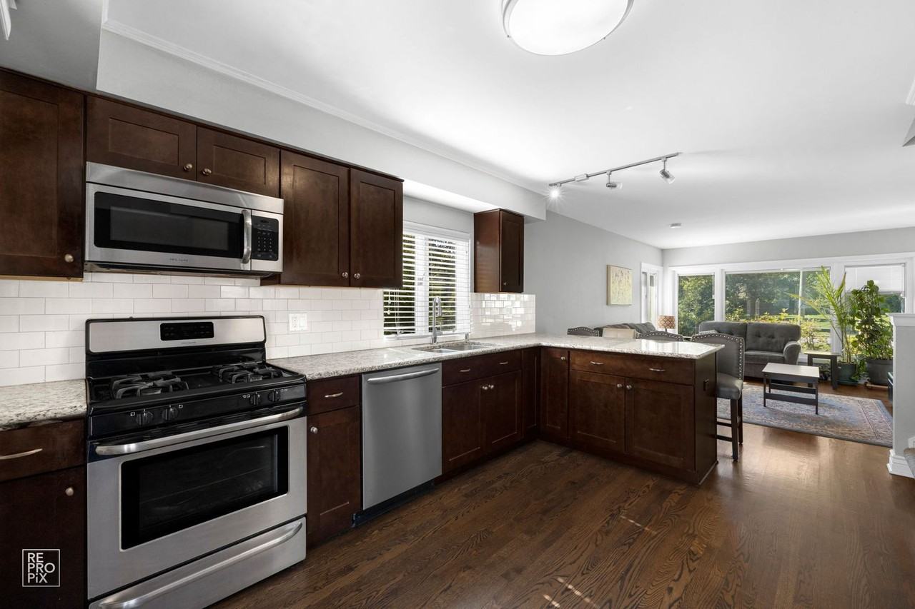 441 S West Ave - Photo 4 of 10