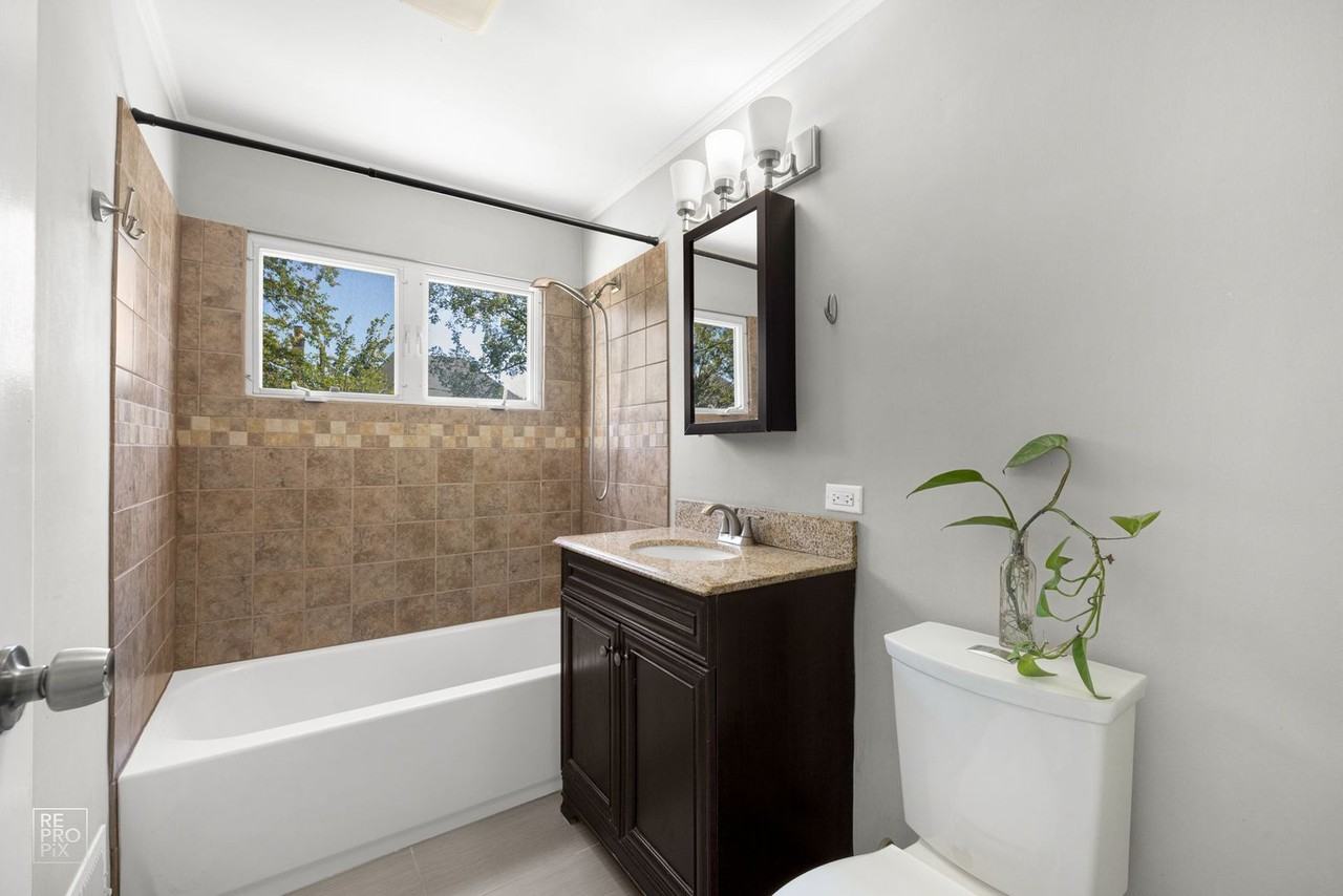 441 S West Ave - Photo 6 of 10