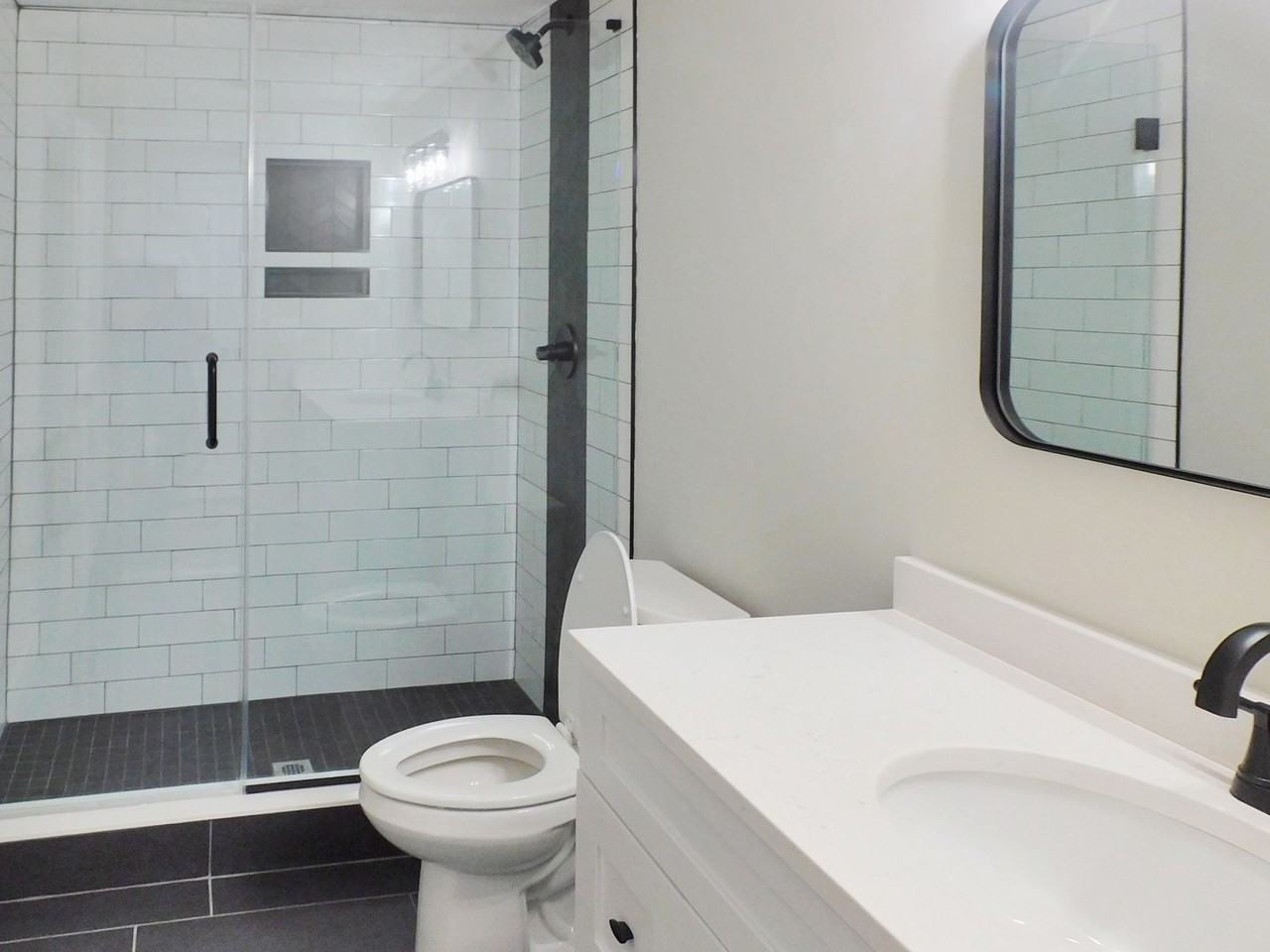 19112 Lake Dr - Photo 3 of 10