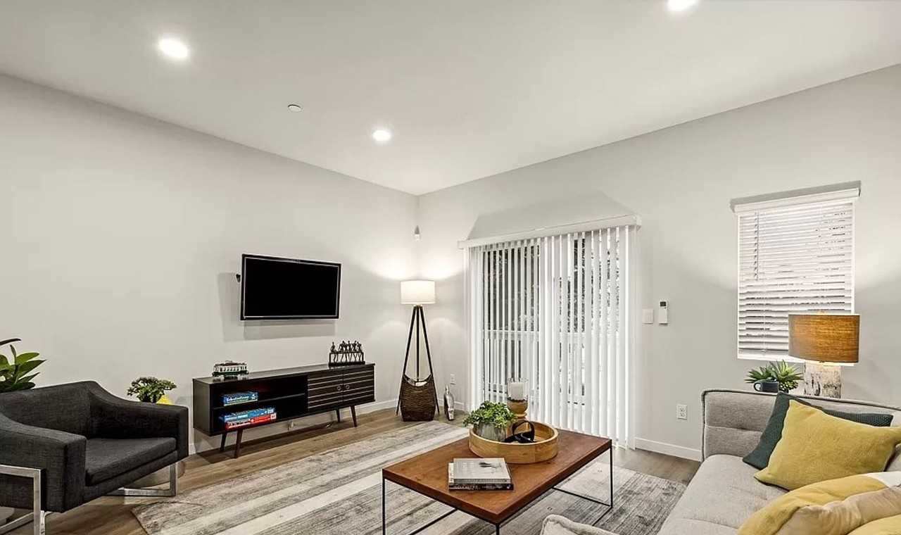 1820 201st Pl Se #B4 - Photo 3 of 17