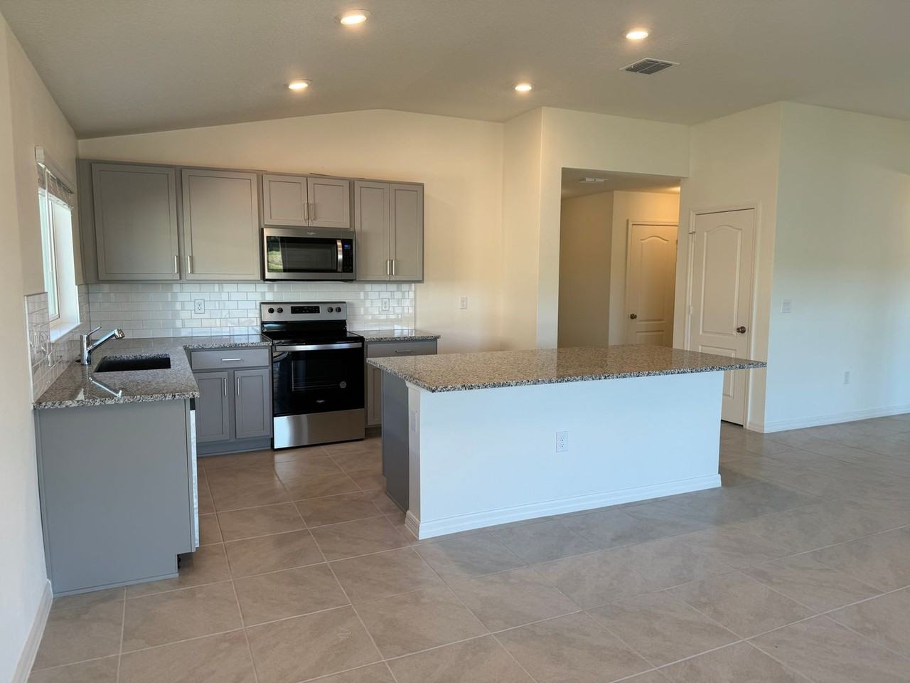 3453 Barringer Dr Se - Photo 3 of 18