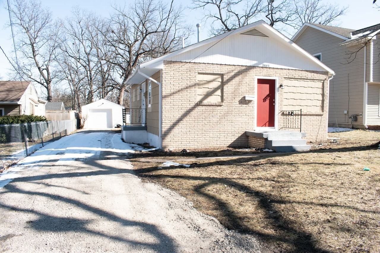 3849 Lawnwoods Dr - Photo 2 of 20