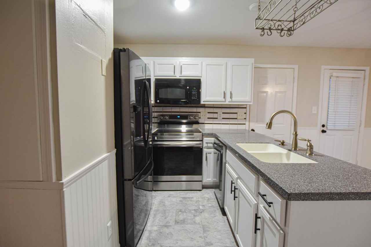 1396 Shady Hill Court - Photo 5 of 17