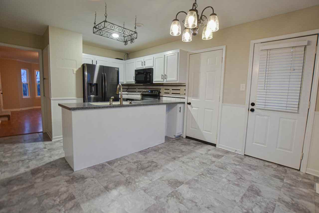 1396 Shady Hill Court - Photo 7 of 17