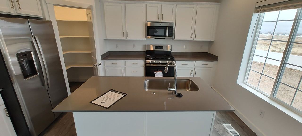 511 S Oracle St - Photo 2 of 48