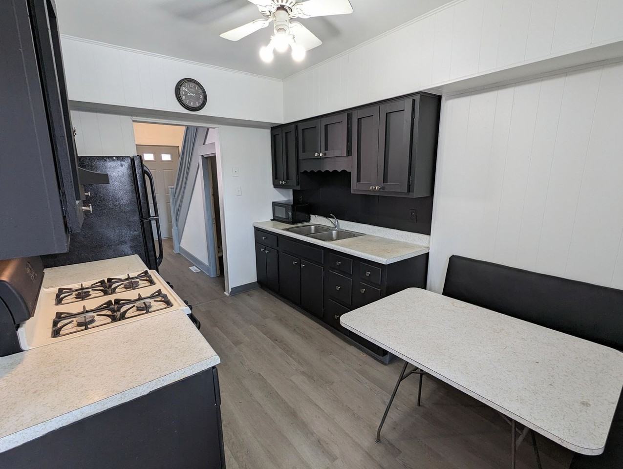 1347 Oakhill St - Photo 2 of 15