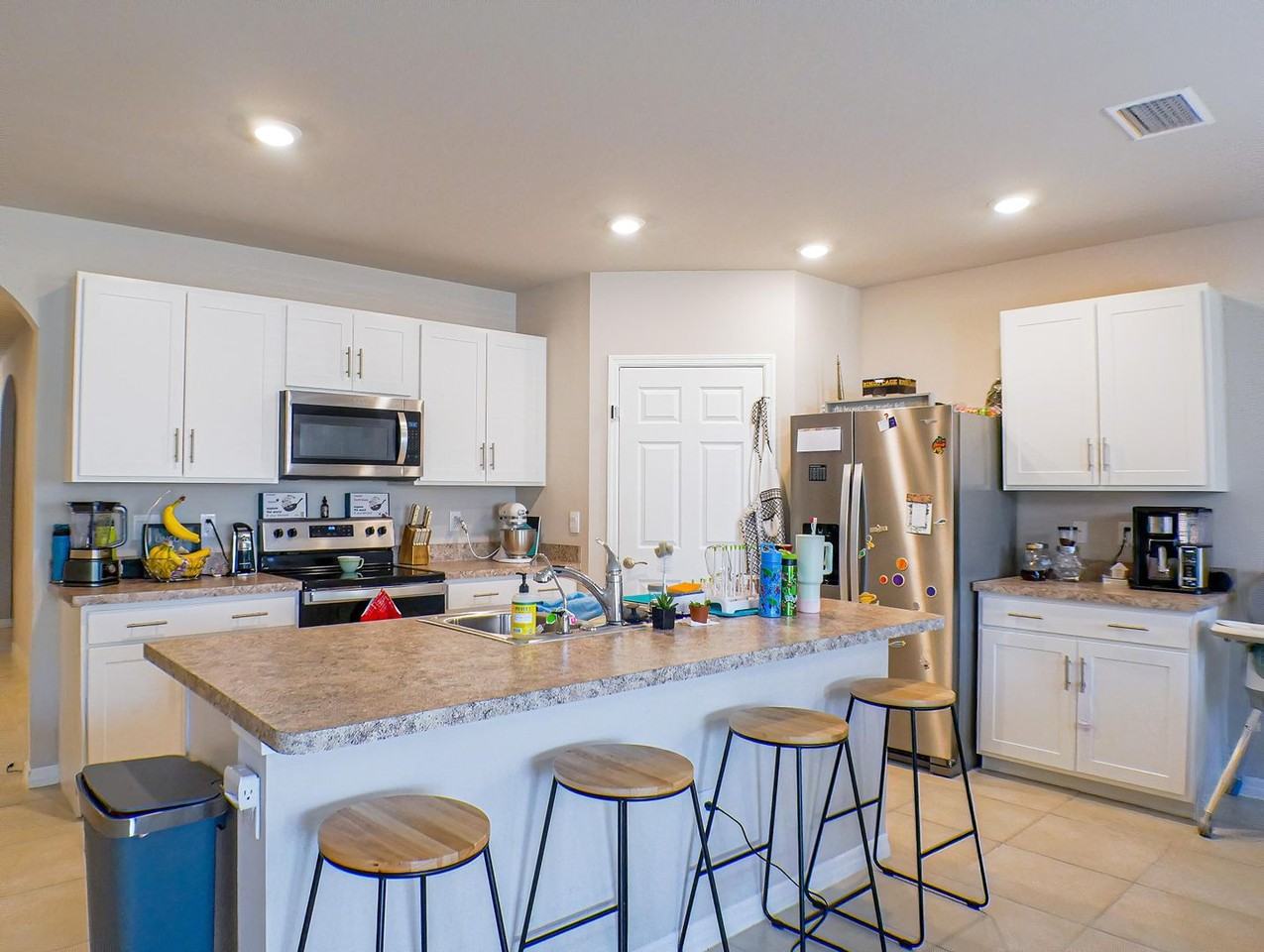 2281 Thurlow St - Photo 2 of 15