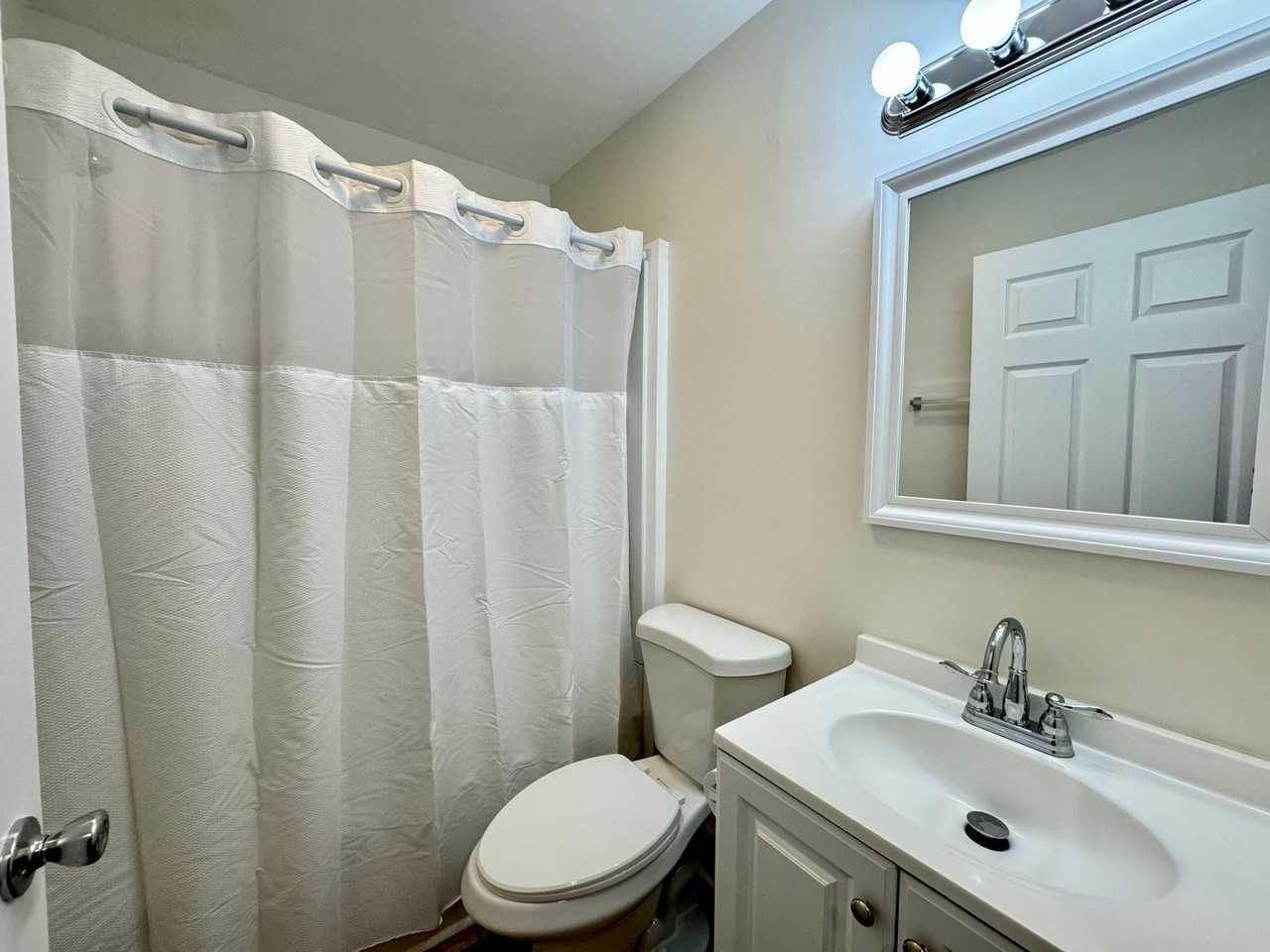 1035 Roark St - Photo 7 of 9