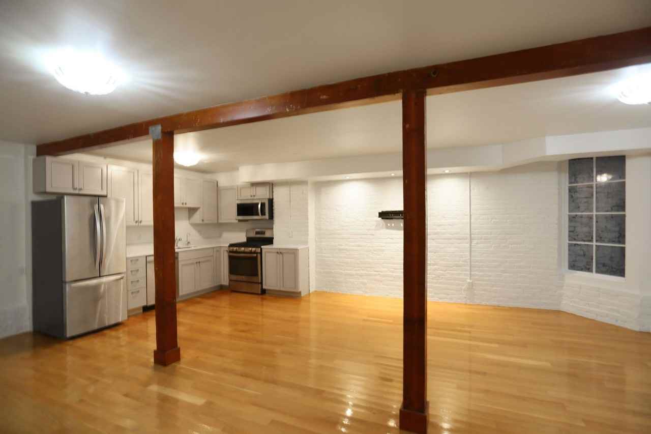 1489 Mcallister St - Photo 2 of 16