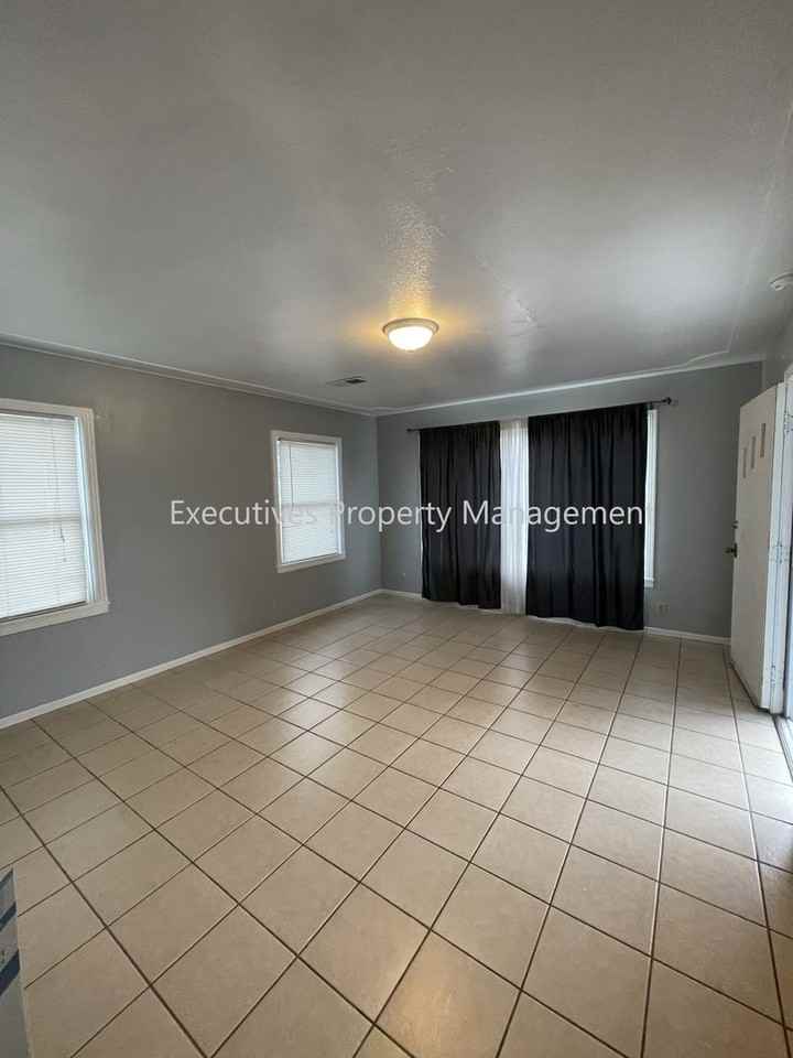 889 Grove Ave - Photo 2 of 12