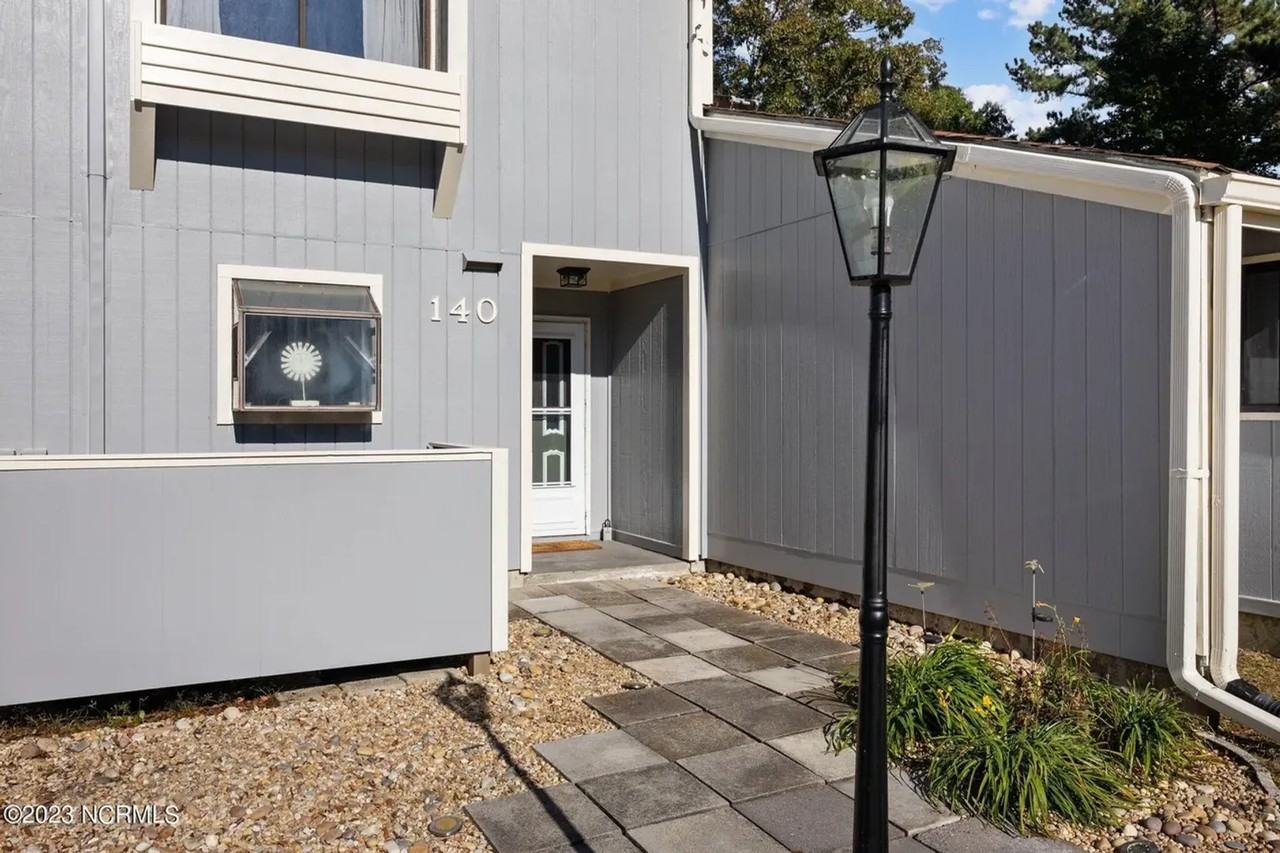 140 Quarterdeck Townes - Photo 2 of 18