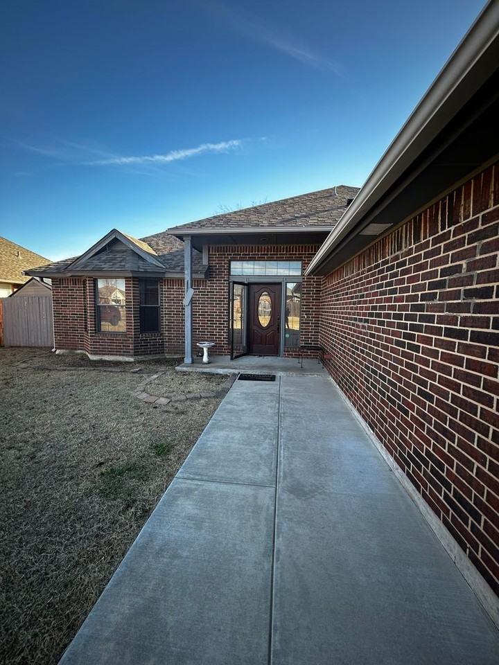 958 Hilltop Mansion - Photo 2 of 27