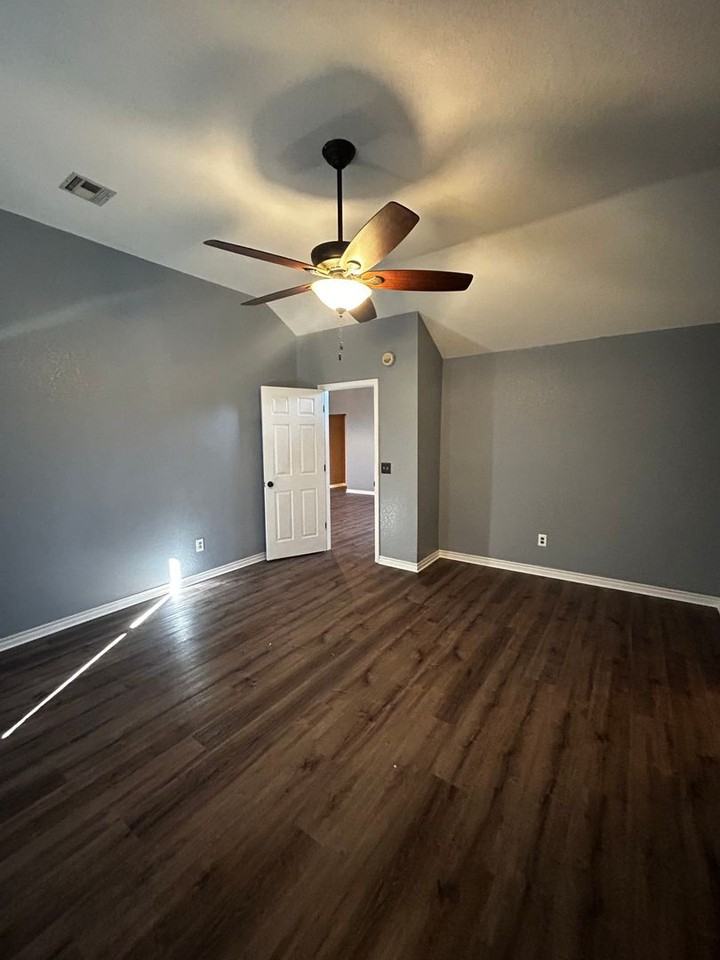 958 Hilltop Mansion - Photo 6 of 27