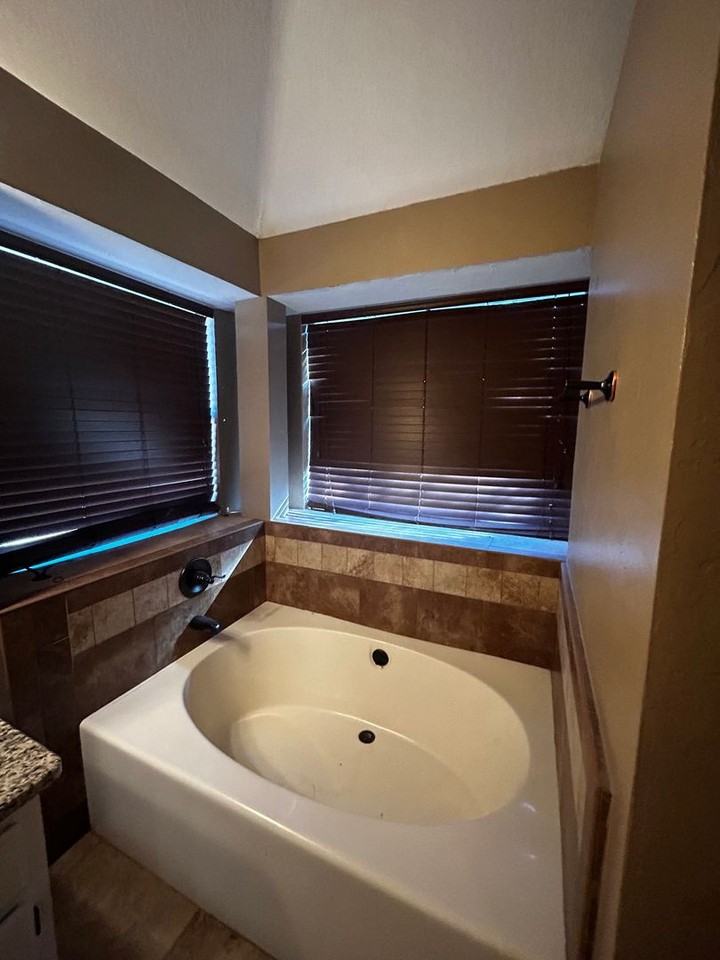 958 Hilltop Mansion - Photo 7 of 27