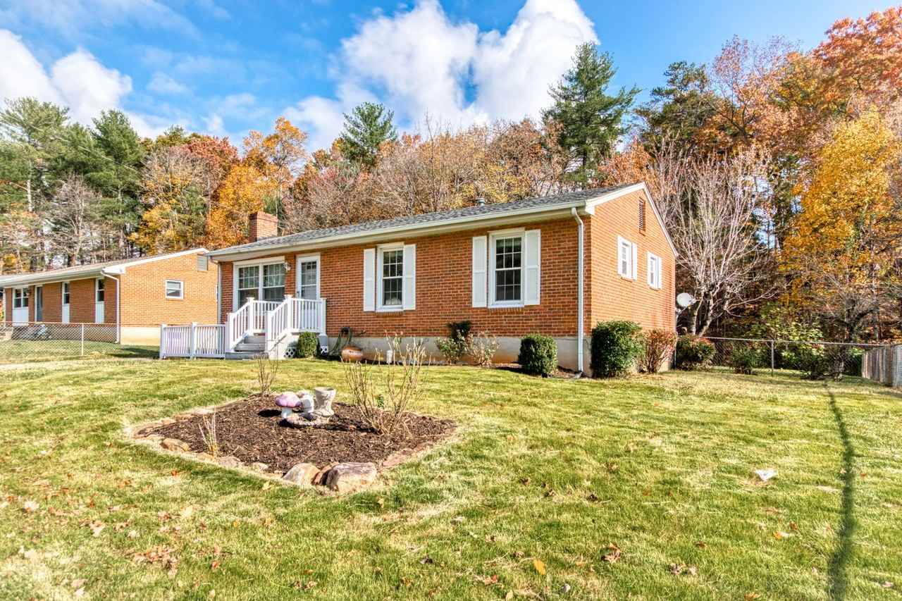 2821 Beaver Brook Dr - Photo 2 of 21