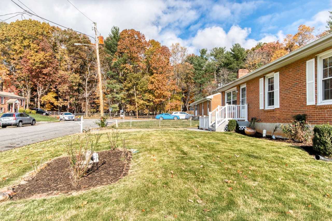 2821 Beaver Brook Dr - Photo 3 of 21