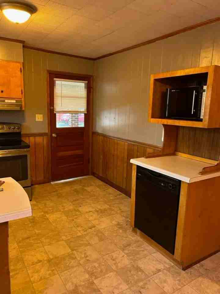 121 River Rd - Photo 5 of 14
