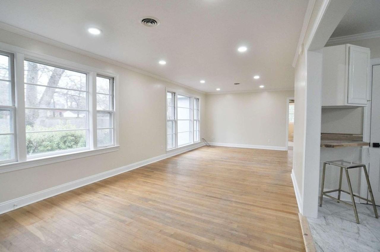 1224 Lee St - Photo 2 of 15