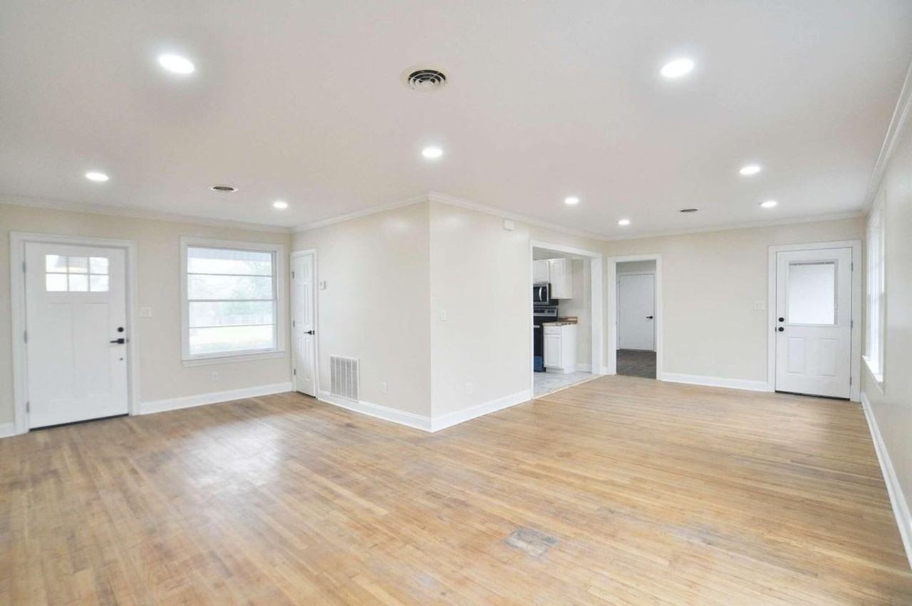 1224 Lee St - Photo 3 of 15