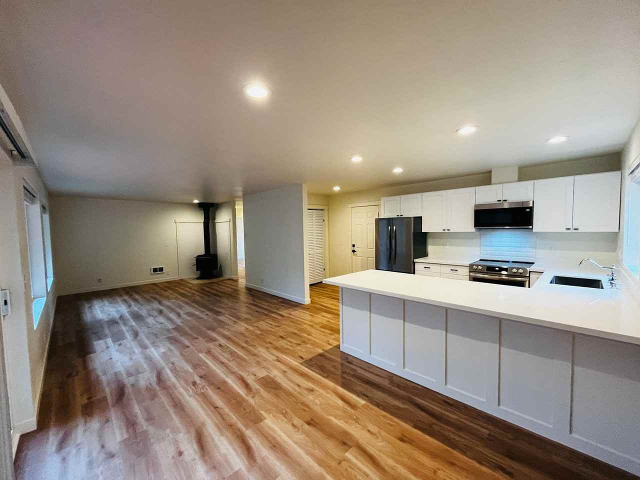 37068 Bay St Ne - Photo 3 of 25