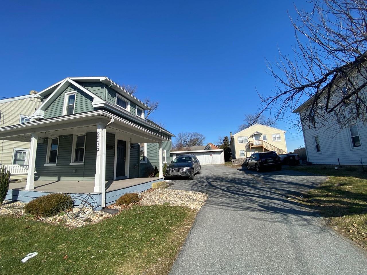 2039 Broad St - Photo 3 of 25