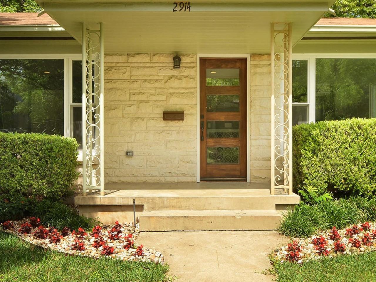 2914 Hampton Rd - Photo 4 of 30