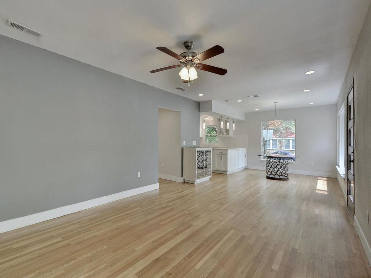 2914 Hampton Rd - Photo 7 of 30