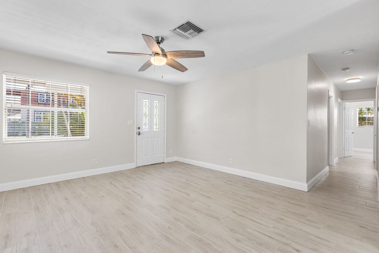 689 10th St N - Photo 3 of 22