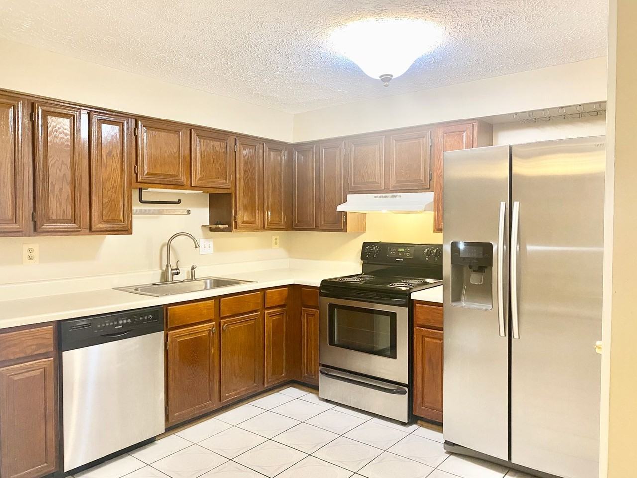 17020 Moss Side Ln - Photo 2 of 33