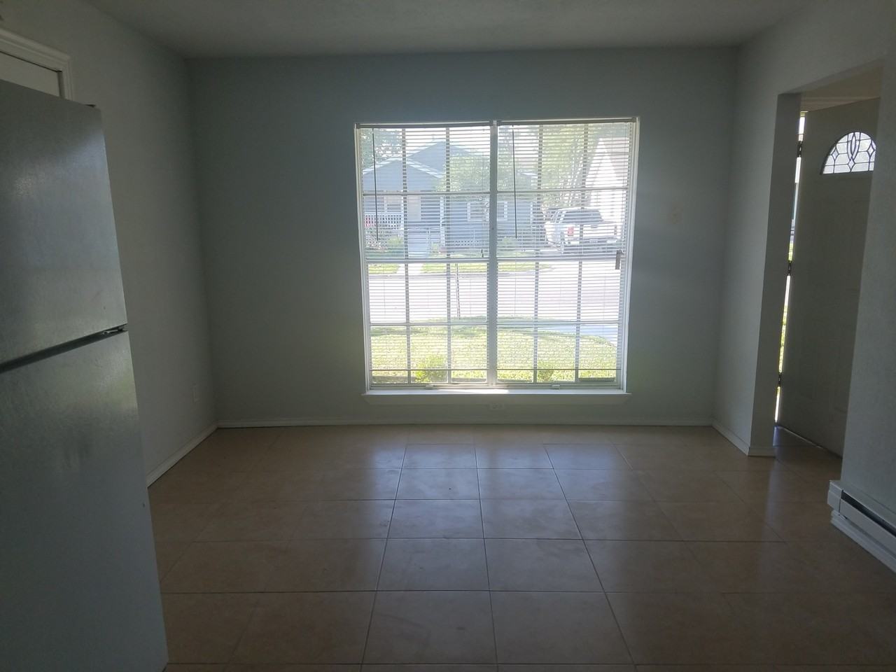 4306 Avenue L - Photo 5 of 13