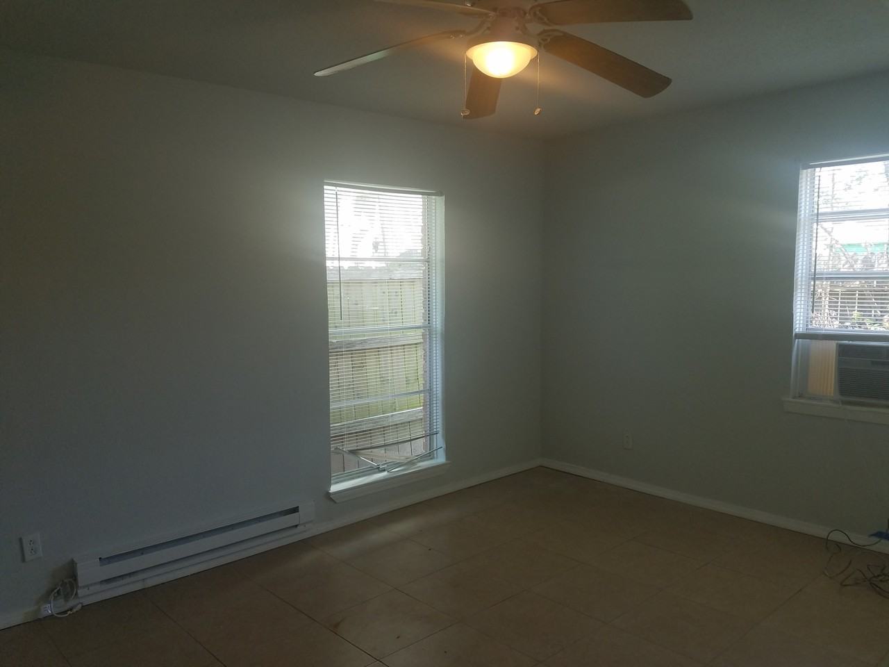 4306 Avenue L - Photo 7 of 13