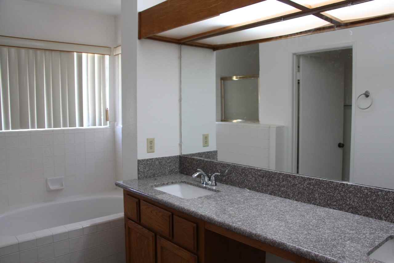 34937 Wharf Ter - Photo 3 of 5