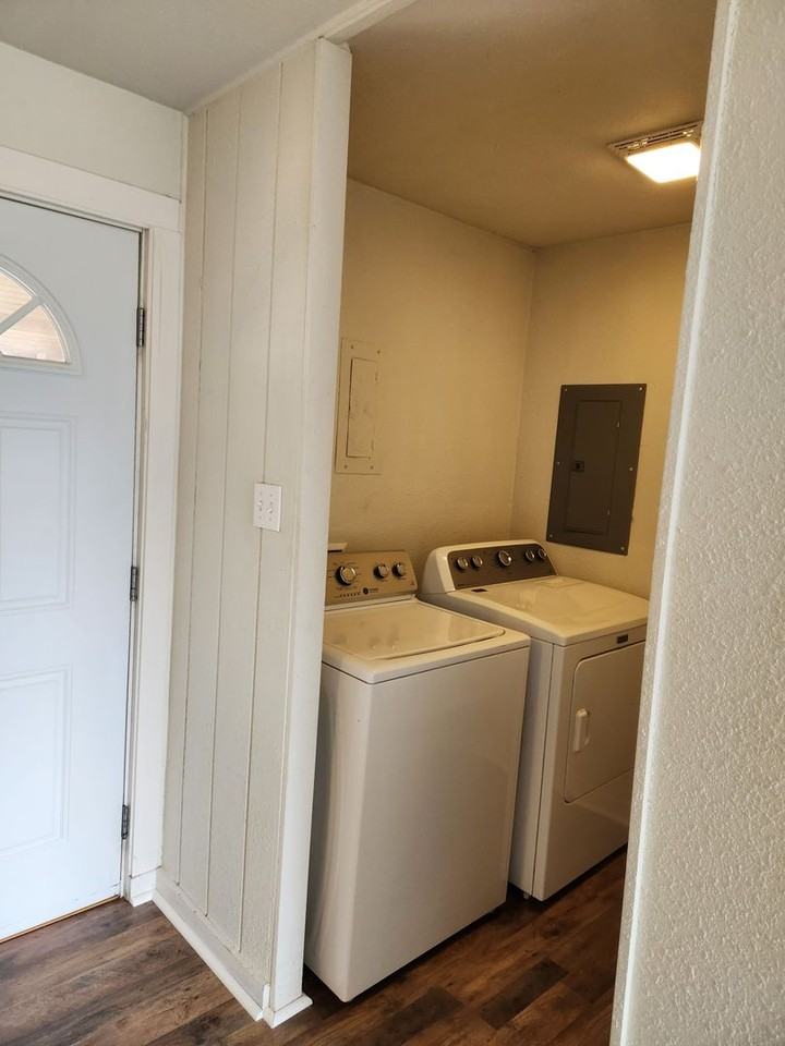 125 Acorn St - Photo 2 of 24