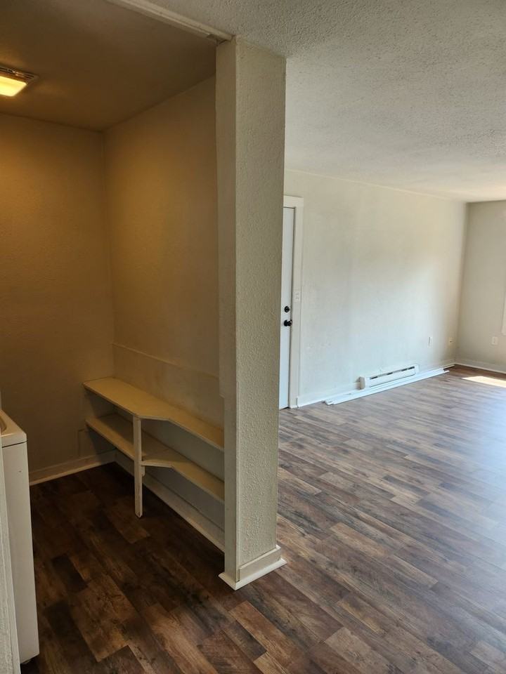 125 Acorn St - Photo 3 of 24