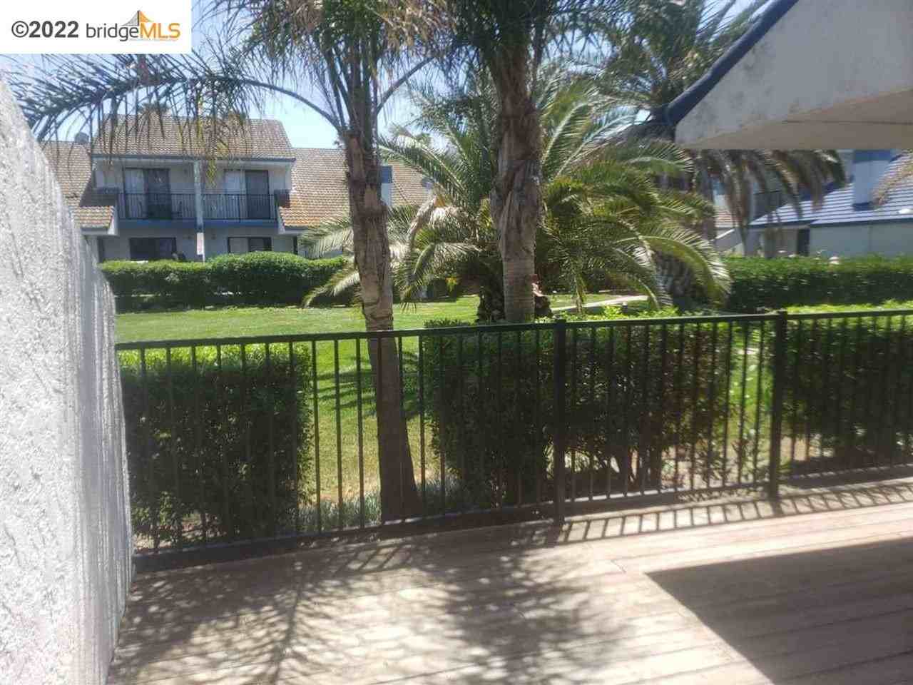 1515 Trawler St - Photo 2 of 12
