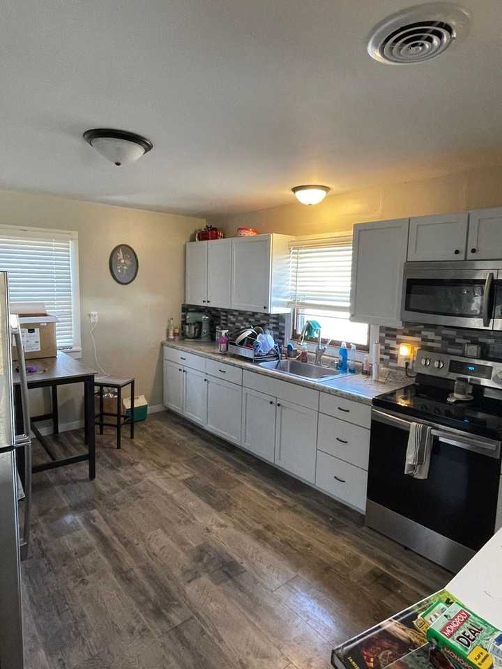 408 W Central St - Photo 2 of 9