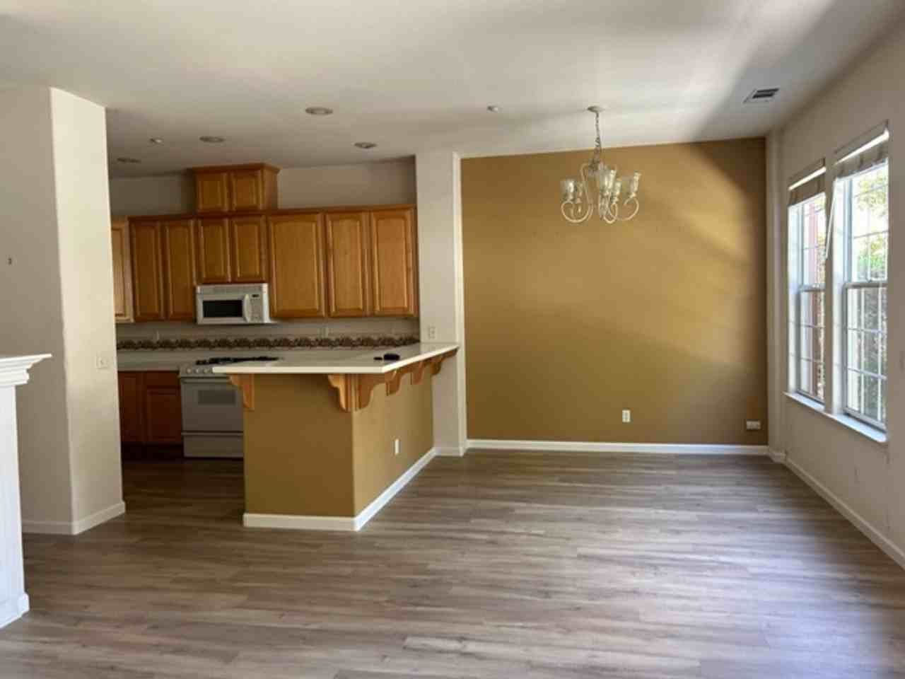 2805 Garibaldi Ave - Photo 3 of 10