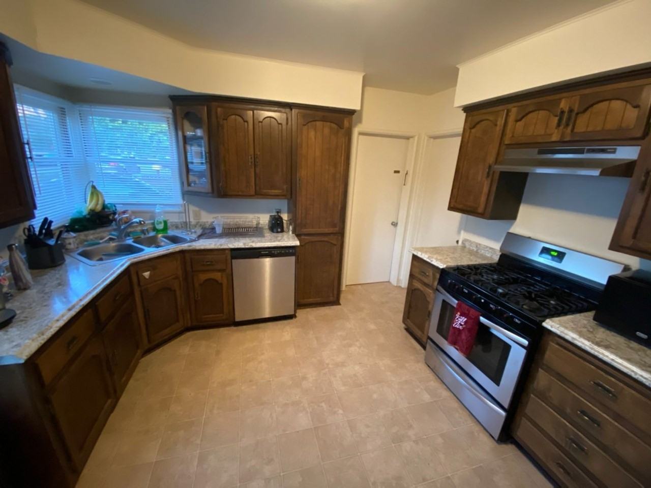 841 Center St - Photo 2 of 4