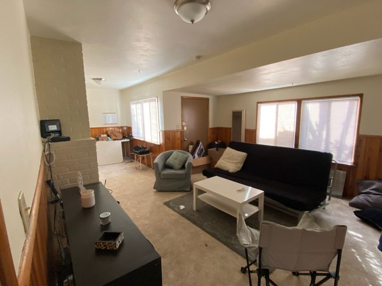 841 Center St - Photo 3 of 4