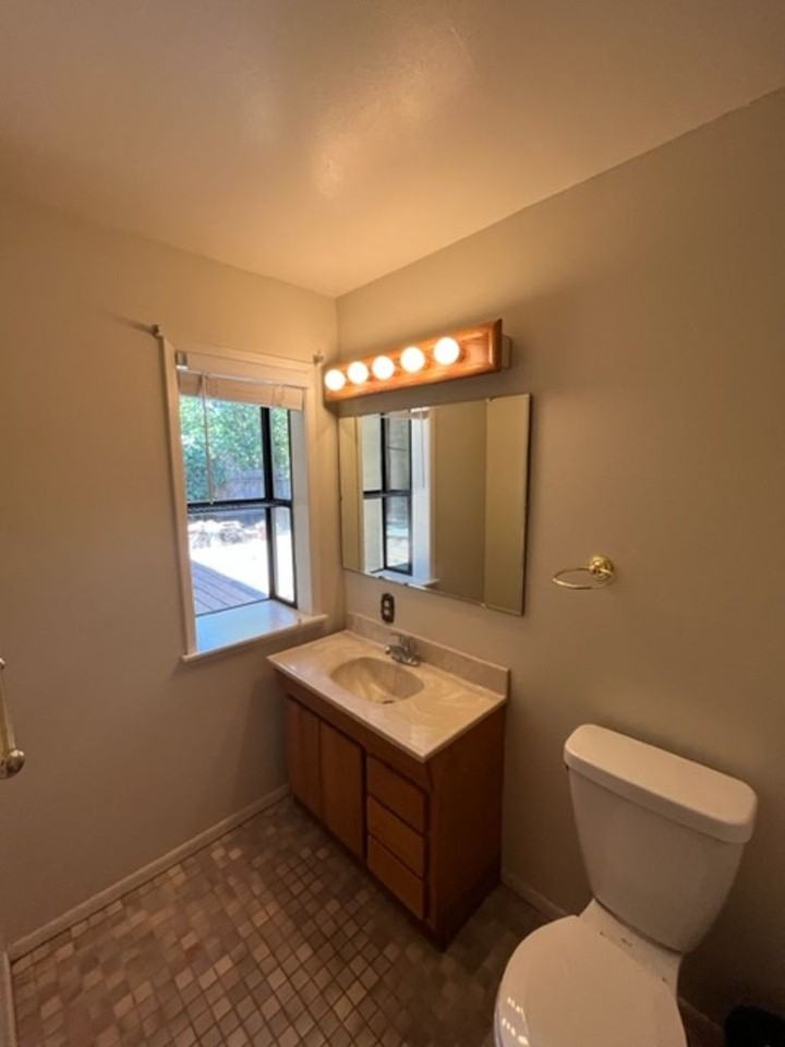 634 Stanford Dr - Photo 5 of 13