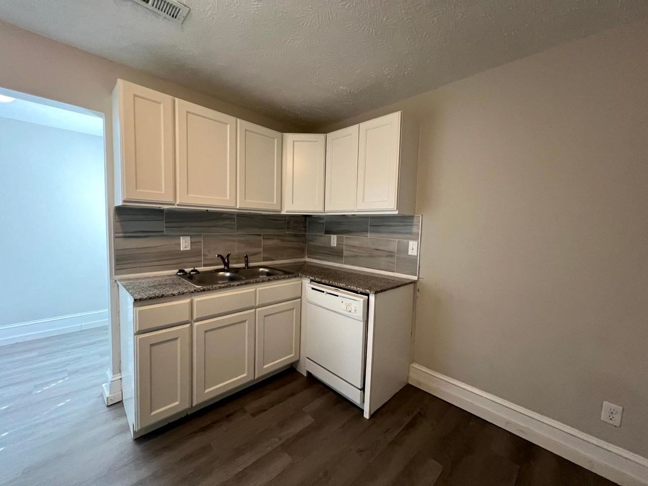 222D Woodrow St - Photo 5 of 10
