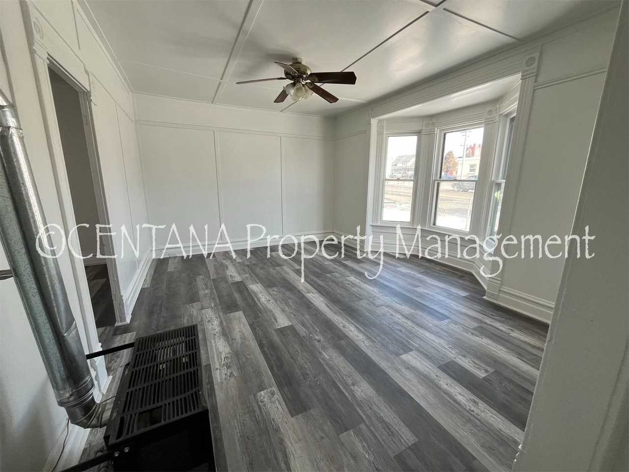 1017 Utah Ave - Photo 3 of 10