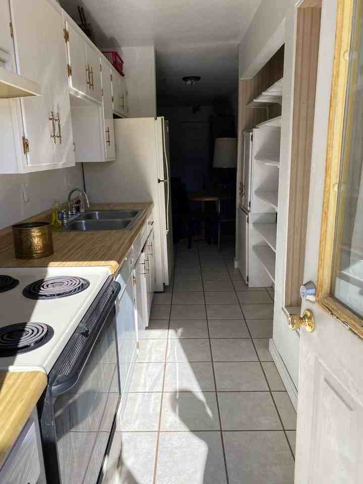 615 Freeman Ave - Photo 5 of 7