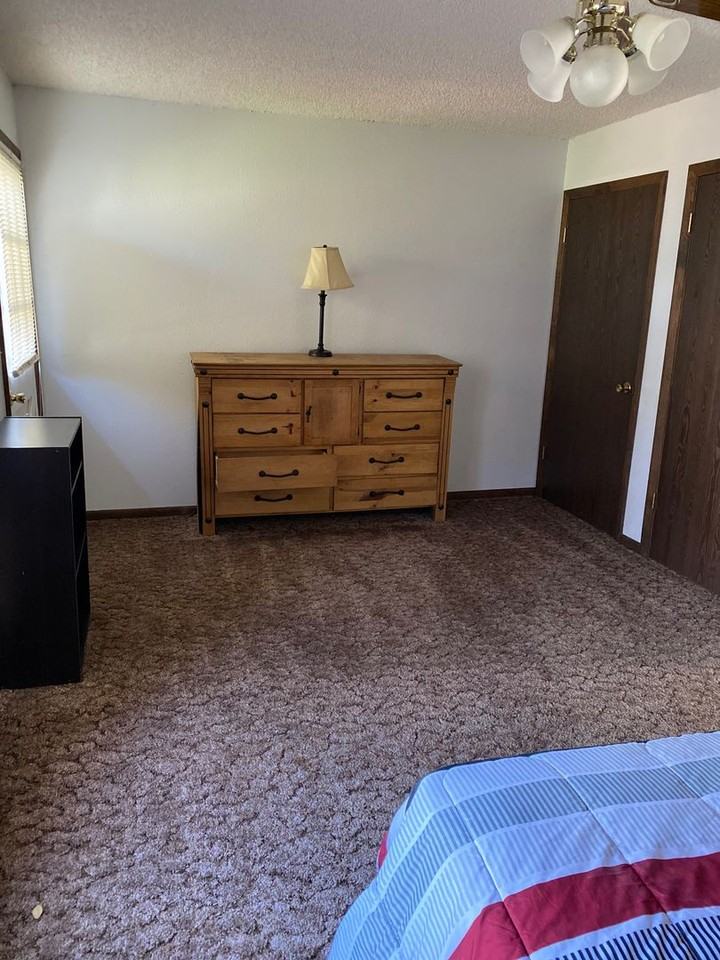615 Freeman Ave - Photo 6 of 7