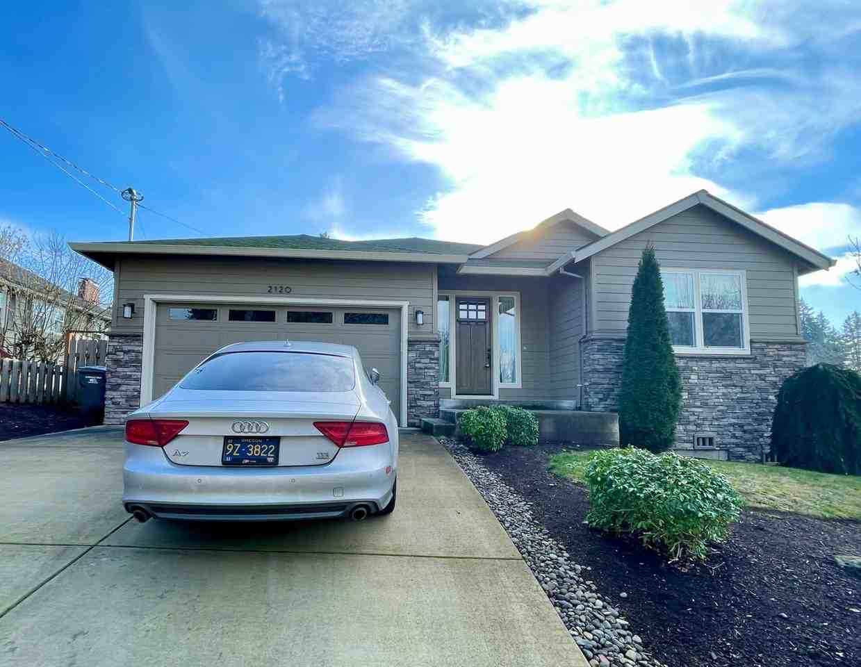 2120 Sw Dolph Ct - Photo 2 of 33