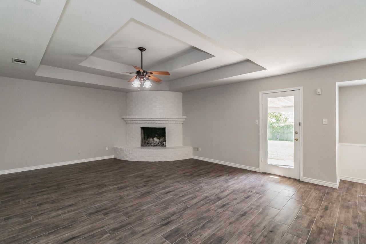 504 Rolling Hills Dr - Photo 3 of 31