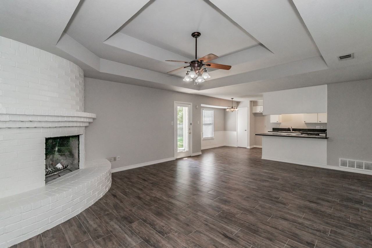 504 Rolling Hills Dr - Photo 4 of 31