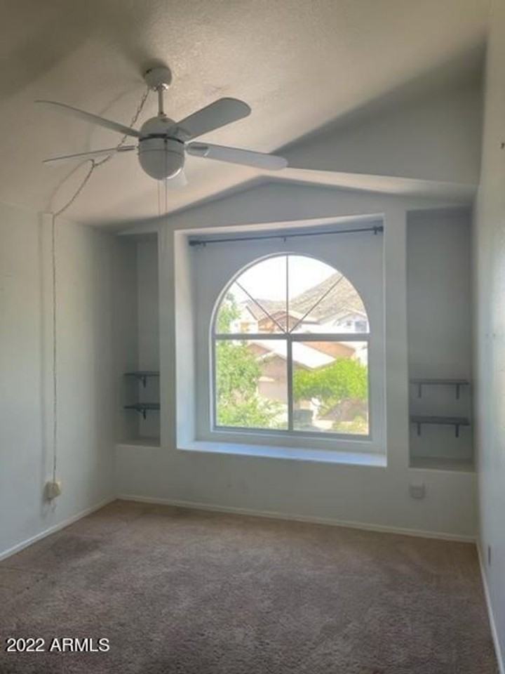 4911 W Wahalla Ln - Photo 5 of 10